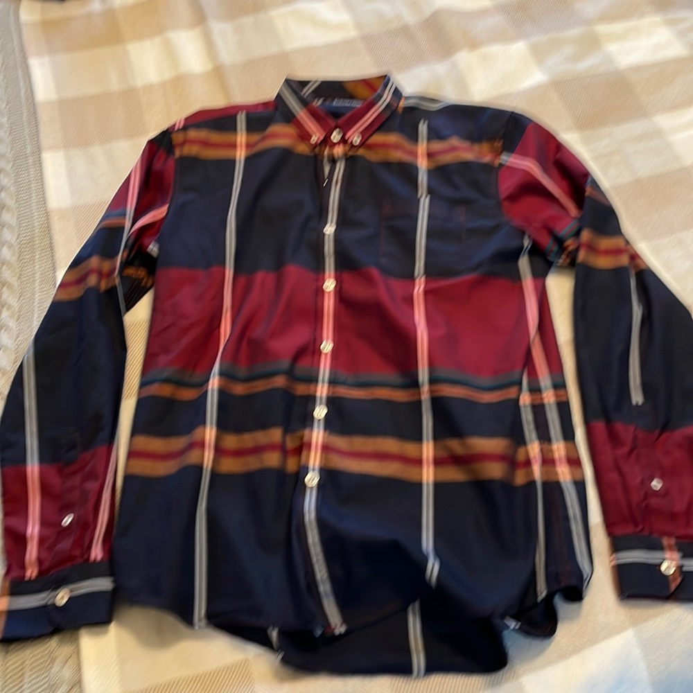 7 diamonds mens medium button down shirt. Nicer material than a casual shirt